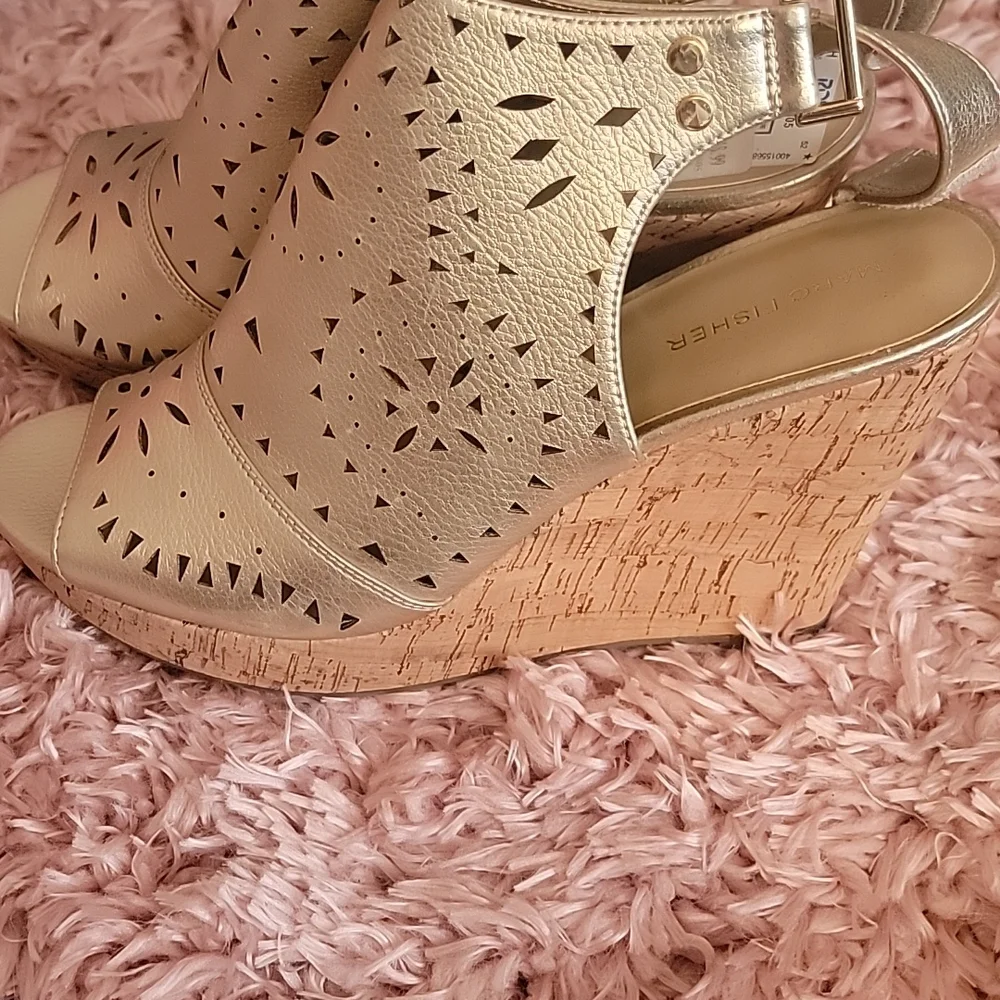 Shoes - Picture 2 of 3